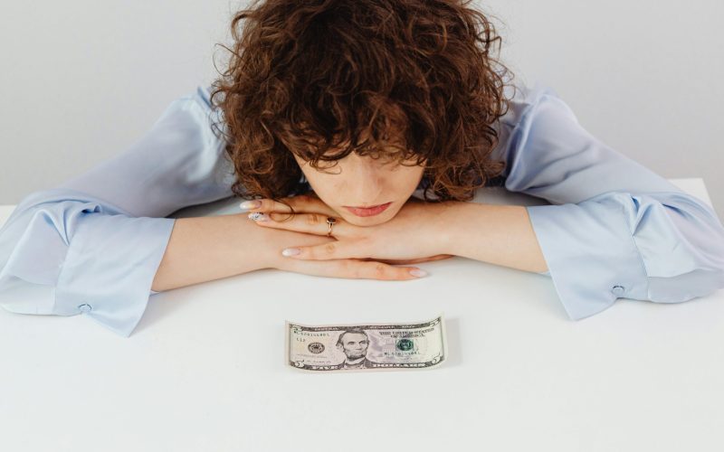 O impacto das escolhas financeiras no seu bem-estar emocional